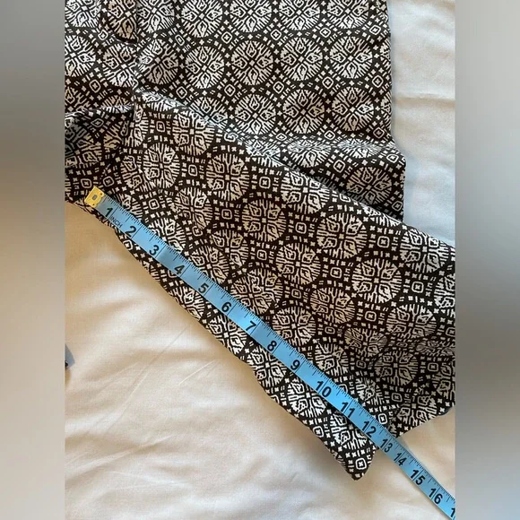 Talbots Chocolate and Ivory Geometric short size 4 - Picture 8 of 10